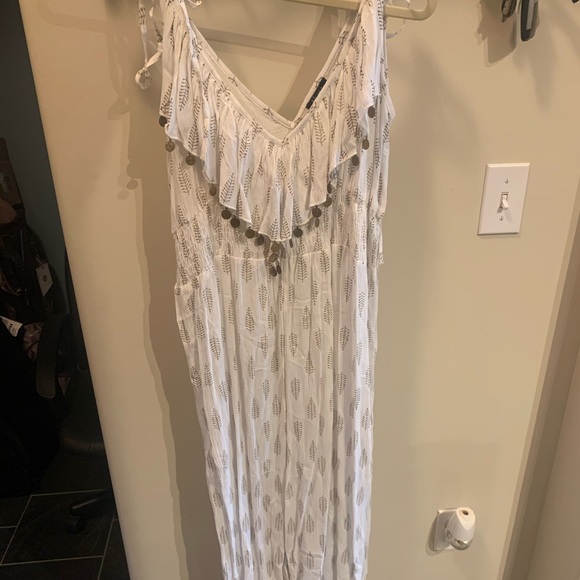 WHITE AKASA jumpsuit with gold pattern  size 8 - Picture 1 of 5